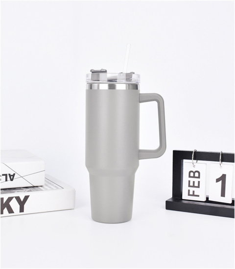 MagiCook KUBEK TERMICZNY 1200 ML ZE SŁOMKĄ STYLE USA Jasna Szarość MagiCook KUBEK TERMICZNY 1200 ML ZE SŁOMKĄ STYLE USA Jasna Szarość